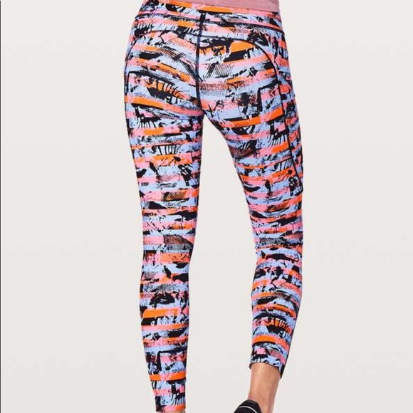 lululemon Fast and Free Tights 25” Size 2 - Picture 4 of 10